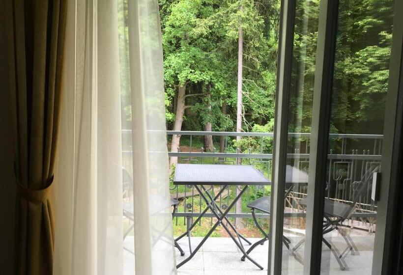 سوئیت با بالکن, Parkhotel Forest