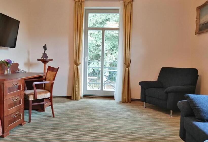 سوئیت با بالکن, Parkhotel Forest