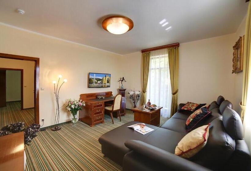 سوئیت با بالکن, Parkhotel Forest