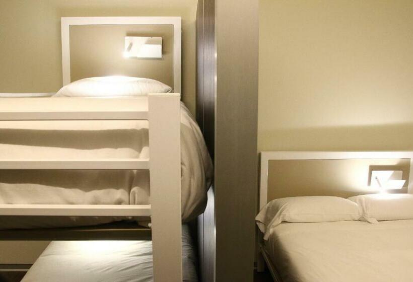 Семейный Номер, Poshtel Bilbao  Premium Hostel