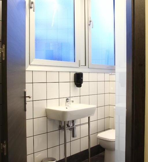 Номер Стандарт Трехместный, Poshtel Bilbao  Premium Hostel