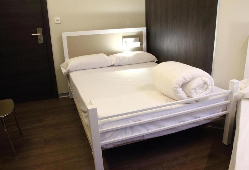 Номер Стандарт Трехместный, Poshtel Bilbao  Premium Hostel