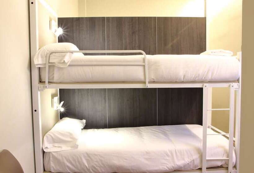 Номер Стандарт Трехместный, Poshtel Bilbao  Premium Hostel