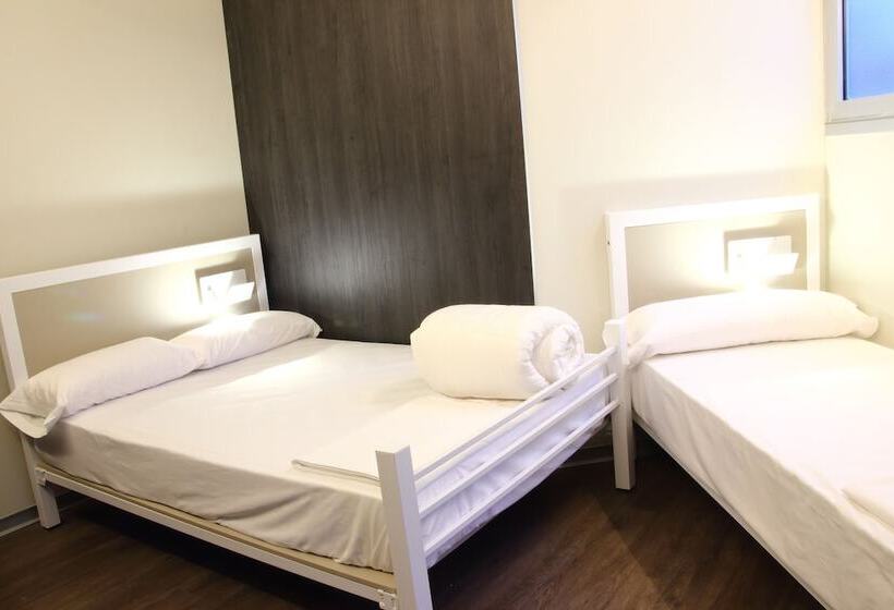 Номер Стандарт Трехместный, Poshtel Bilbao  Premium Hostel