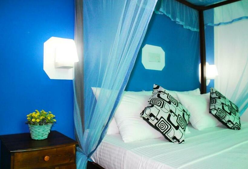 اتاق لوکس, Surasa Beach Resort