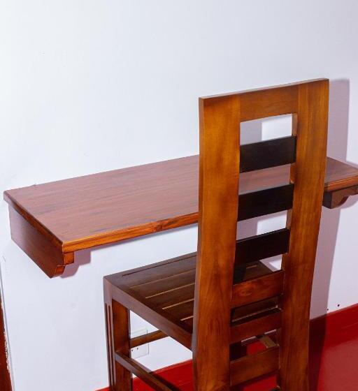 اتاق لوکس با بالکن, Surasa Beach Resort