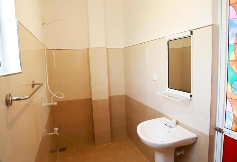 اتاق لوکس با بالکن, Surasa Beach Resort