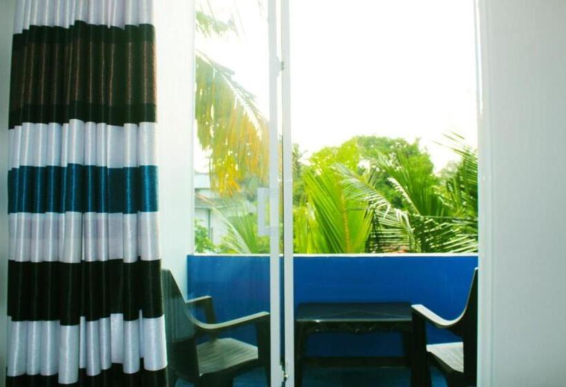 اتاق لوکس با بالکن, Surasa Beach Resort