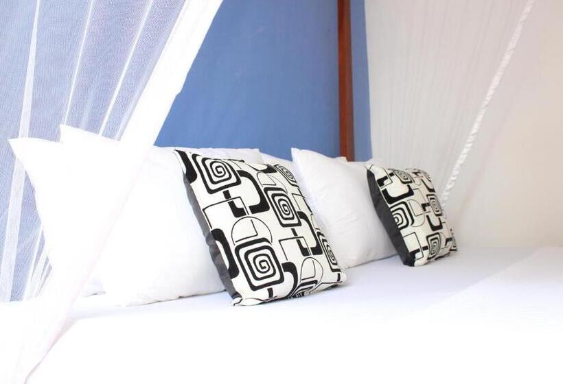 اتاق لوکس با بالکن, Surasa Beach Resort