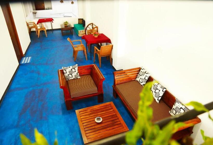 اتاق لوکس با بالکن و چشم‌انداز دریا, Surasa Beach Resort