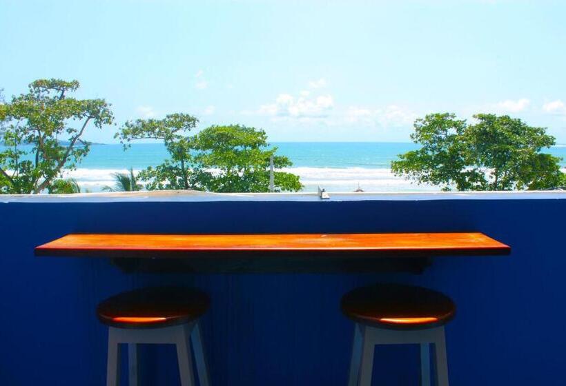 اتاق لوکس با بالکن و چشم‌انداز دریا, Surasa Beach Resort