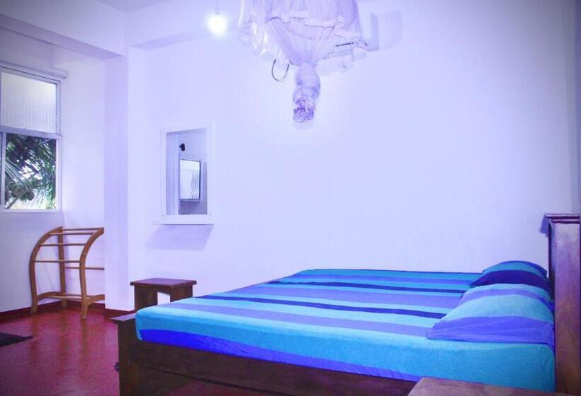 اتاق خانوادگی, Surasa Beach Resort