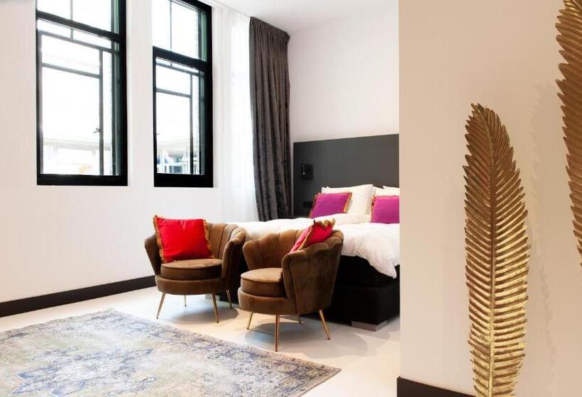 سوییت جونیور, Boutique Hotel De Salon