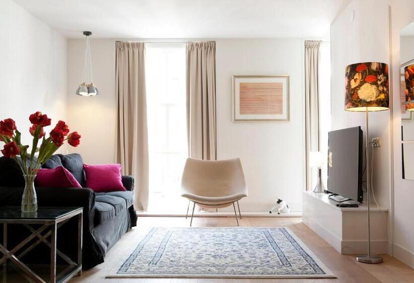 سوییت جونیور, Boutique Hotel De Salon