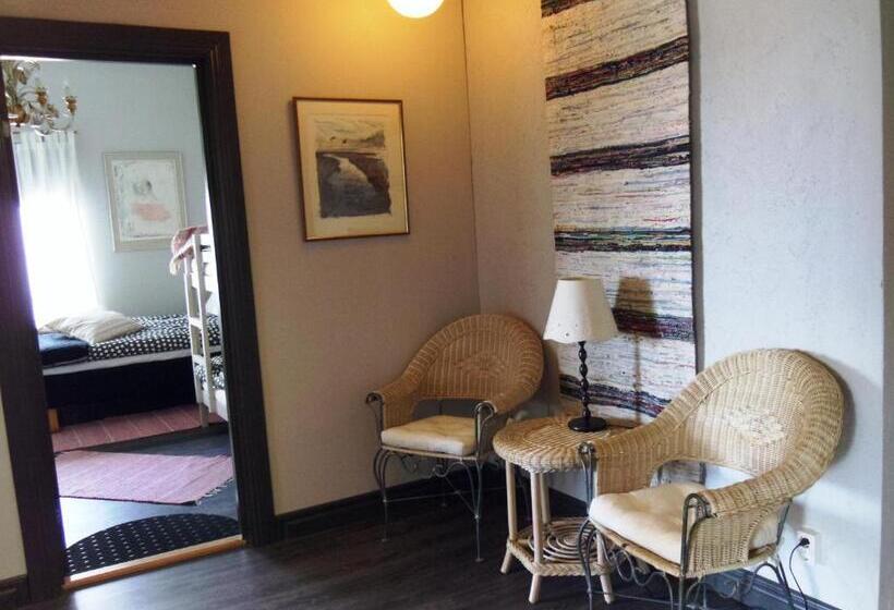 اتاق استاندارد سه نفره, Ekeliden B&b