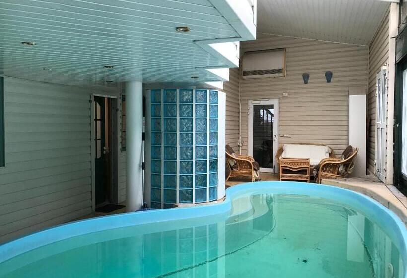 اتاق خانوادگی, Guest House Krista