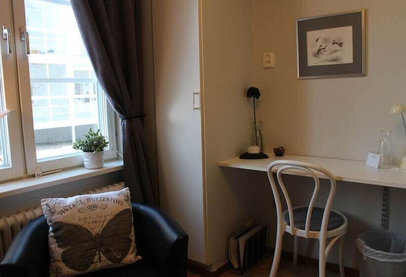 اتاق اکونومی یک تخته, Park Hotell