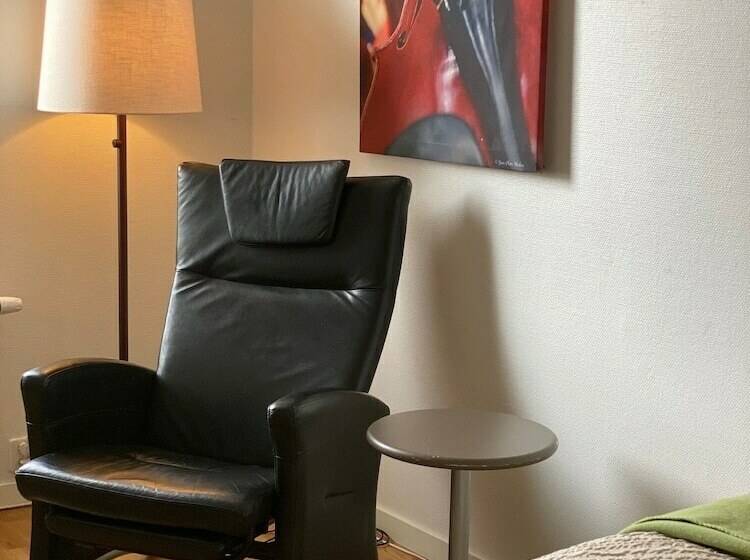 اتاق استاندارد یک نفره, Strand City Hotell