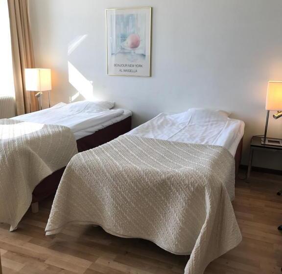 Economy Quadruple Room, Strand City Hotell