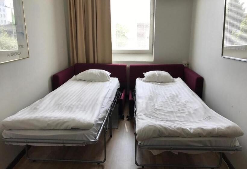 Economy Quadruple Room, Strand City Hotell