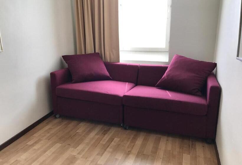 Economy Quadruple Room, Strand City Hotell