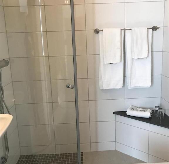 سوییت با چشم‌انداز دریا, Strand City Hotell