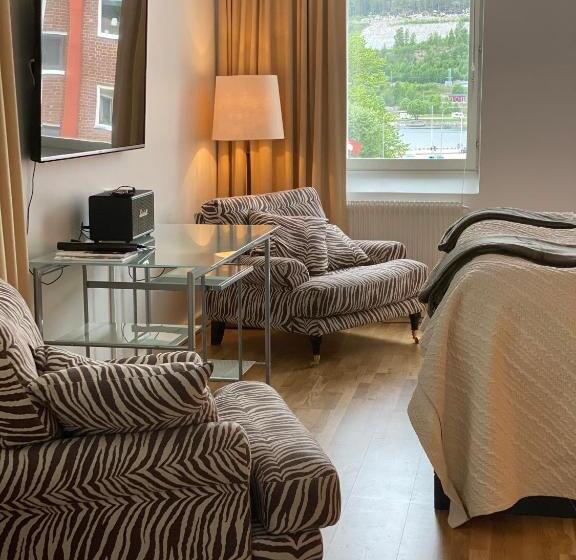 سوییت با چشم‌انداز دریا, Strand City Hotell
