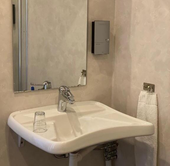 اتاق استاندارد یک نفره, Strand City Hotell
