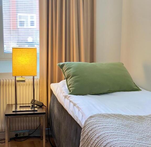 اتاق استاندارد یک نفره, Strand City Hotell