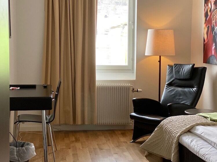 اتاق استاندارد یک نفره, Strand City Hotell