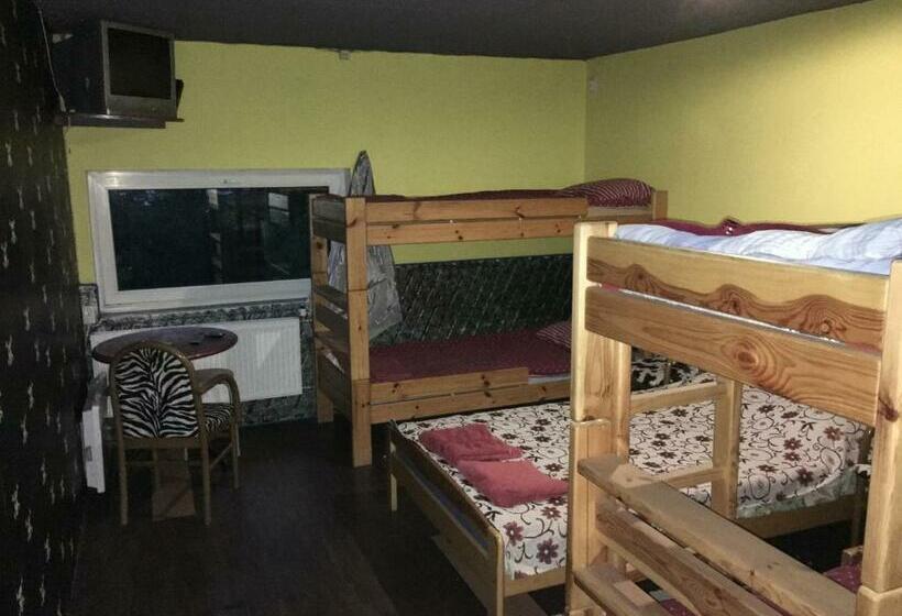 اتاق خانوادگی, Tolli Hostel & Holiday House