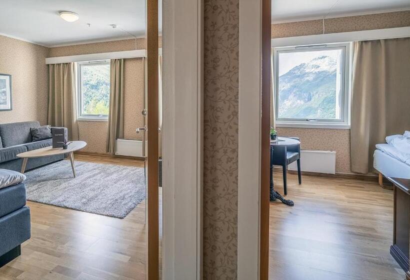 Quarto Familiar Superior, Utsikten   By Classic Norway Hotels