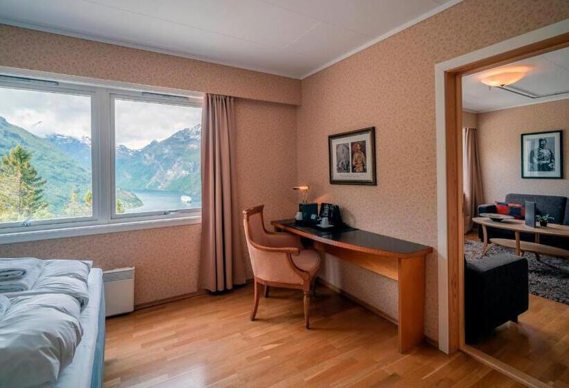 Quarto Familiar Superior, Utsikten   By Classic Norway Hotels