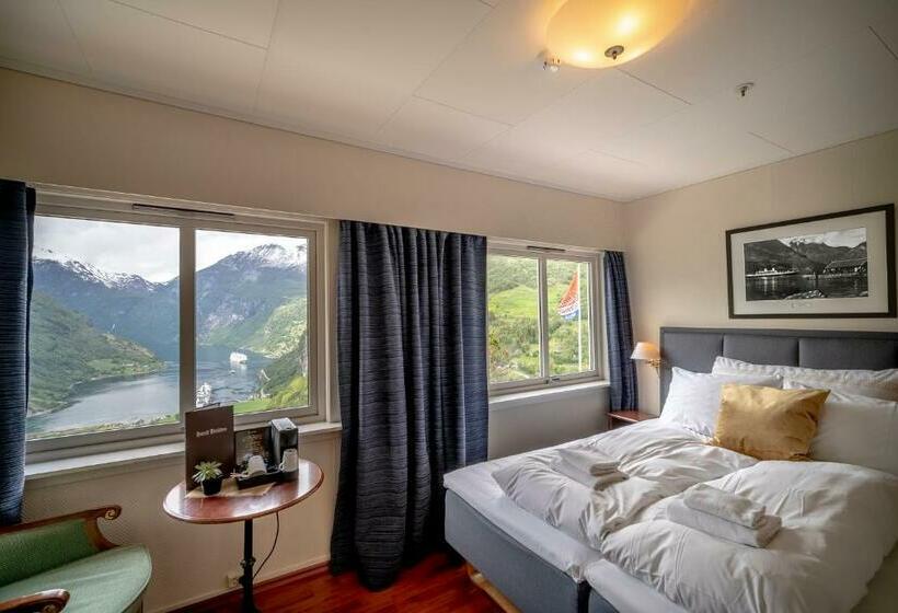 Quarto Standard com Vistas, Utsikten   By Classic Norway Hotels