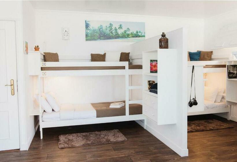 تختخواب در اتاق مشترک, Laneez Ericeira Surf House