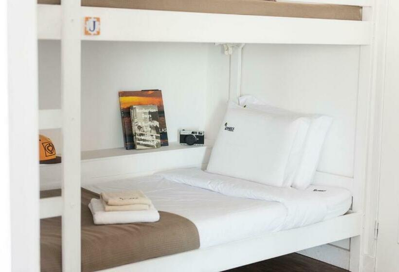 تختخواب در اتاق مشترک, Laneez Ericeira Surf House