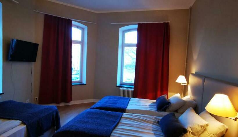 اتاق استاندارد سه نفره, Sundsvall City