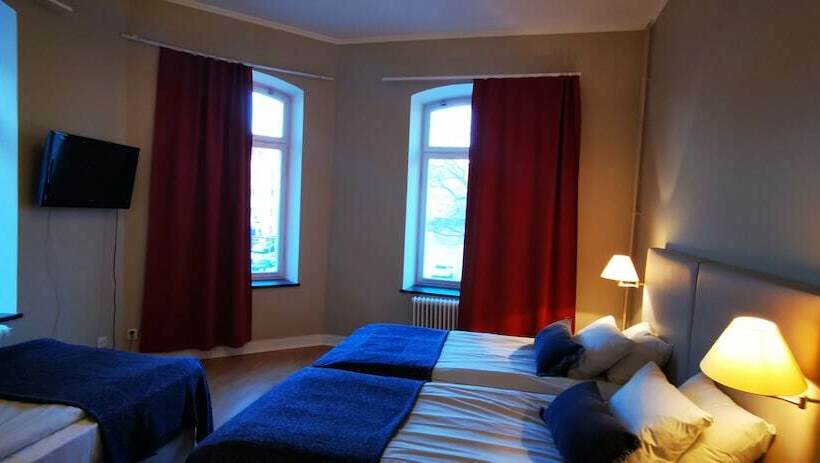 اتاق استاندارد سه نفره, Sundsvall City