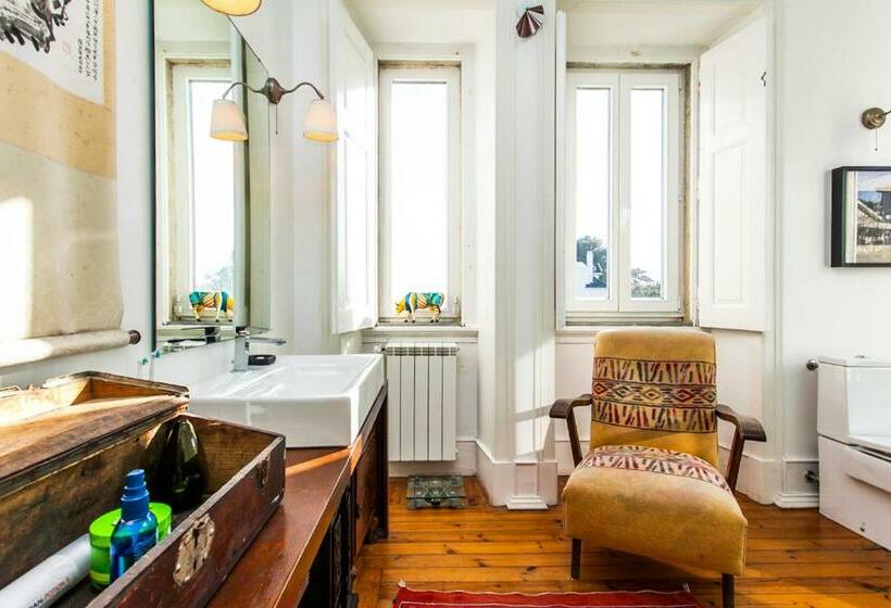 اتاق لوکس با بالکن و چشم‌انداز دریا, The Salty Pelican Beach Retreat