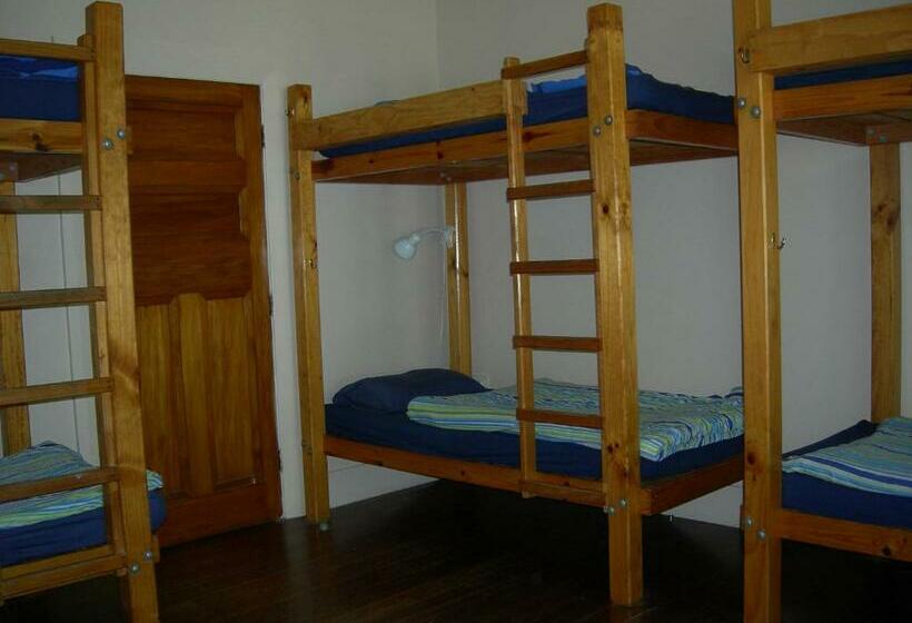 تختخواب در اتاق مشترک, White Elephant Accomodation