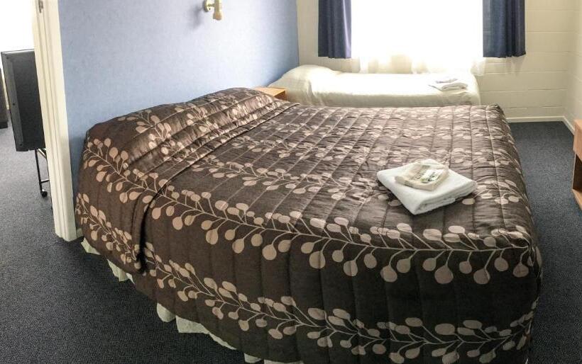 آپارتمان خانوادگی, Alma Motel