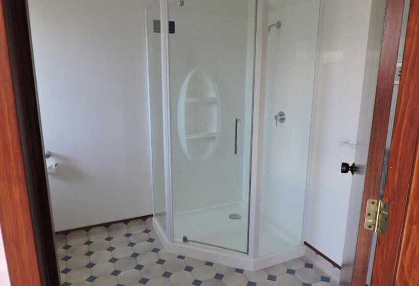 استودیوی لوکس, Andorra Motel