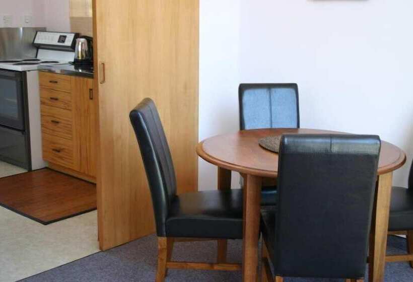 استودیوی استاندارد, Apostles View Motel