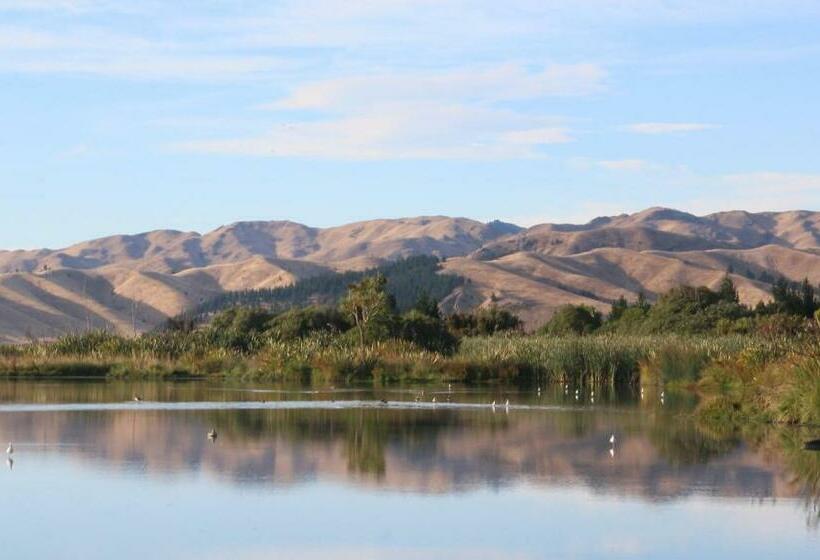 خانه 2 خوابه, Misty River Retreat