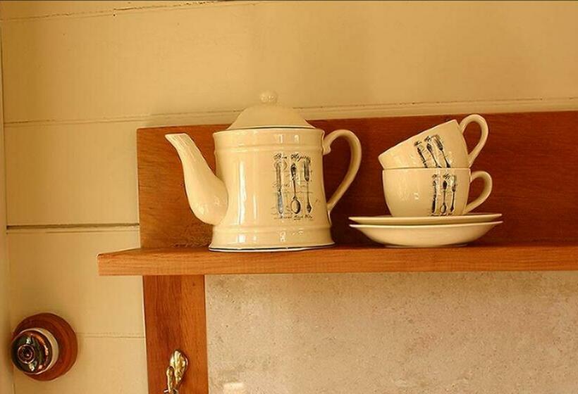 کلبه ییلاقی, Bluff Hill Bed & Breakfast