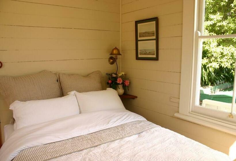 کلبه ییلاقی, Bluff Hill Bed & Breakfast