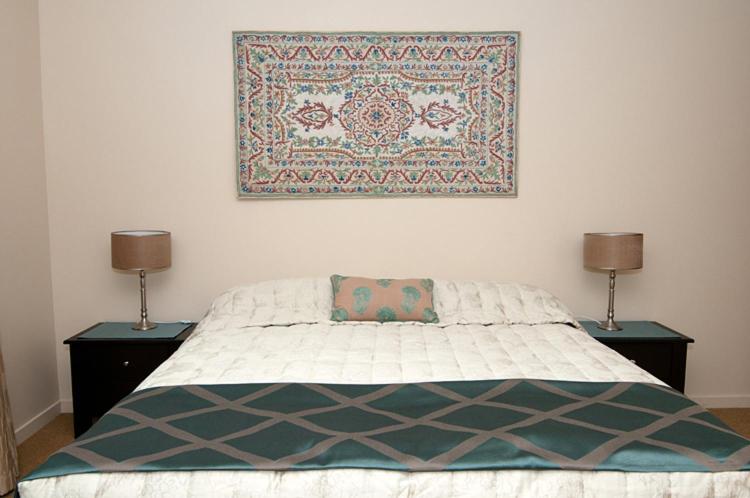 اتاق لوکس با تخت دو نفره بزرگ, By The Park B & B