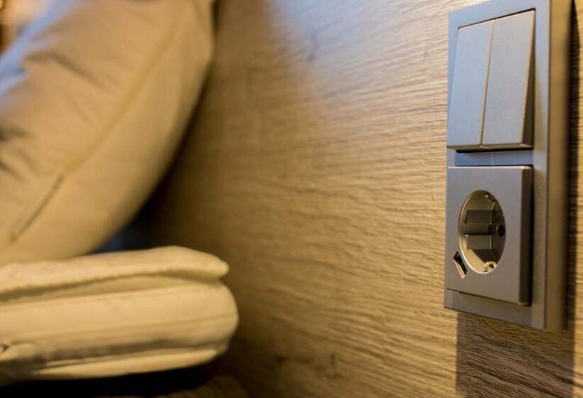 اتاق استاندارد یک تخته با سرویس بهداشتی مشترک, Dream  Luxury Hostel