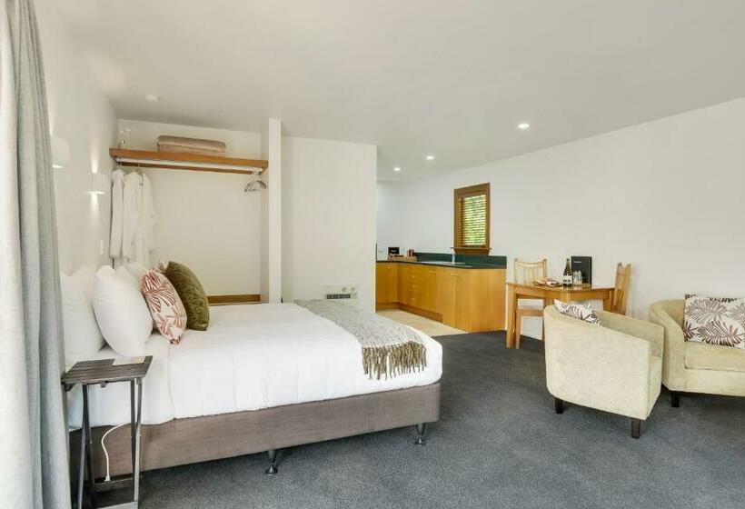 استودیوی استاندارد, Harrogate Gardens Motel