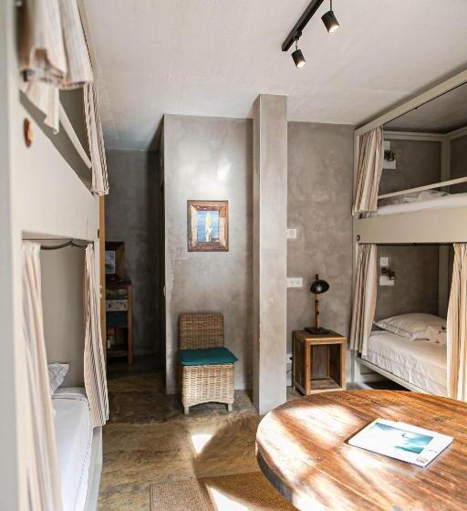 اتاق خانوادگی, Surfers Lodge Peniche